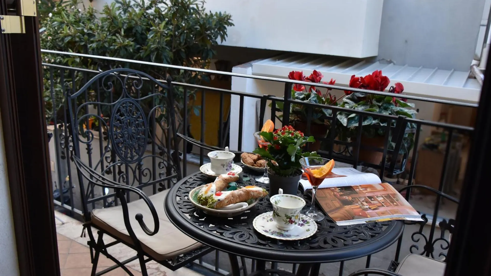 Gloden House Apartments Taormina Italy